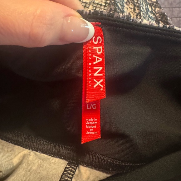 SPANX Snakeskin Print Leggings Size LG EUC - Picture 11 of 12